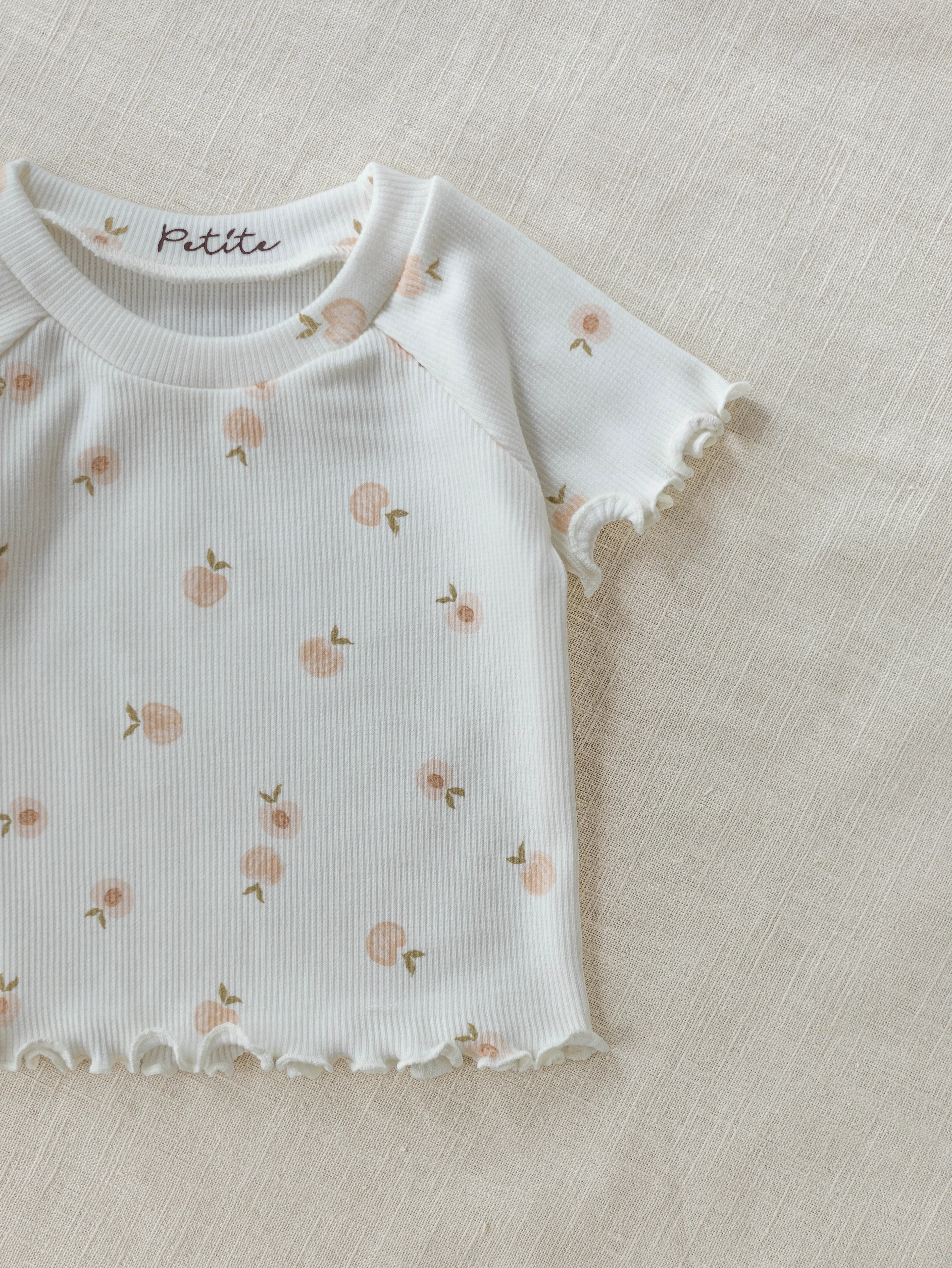 Baby t-shirt / sweet peaches