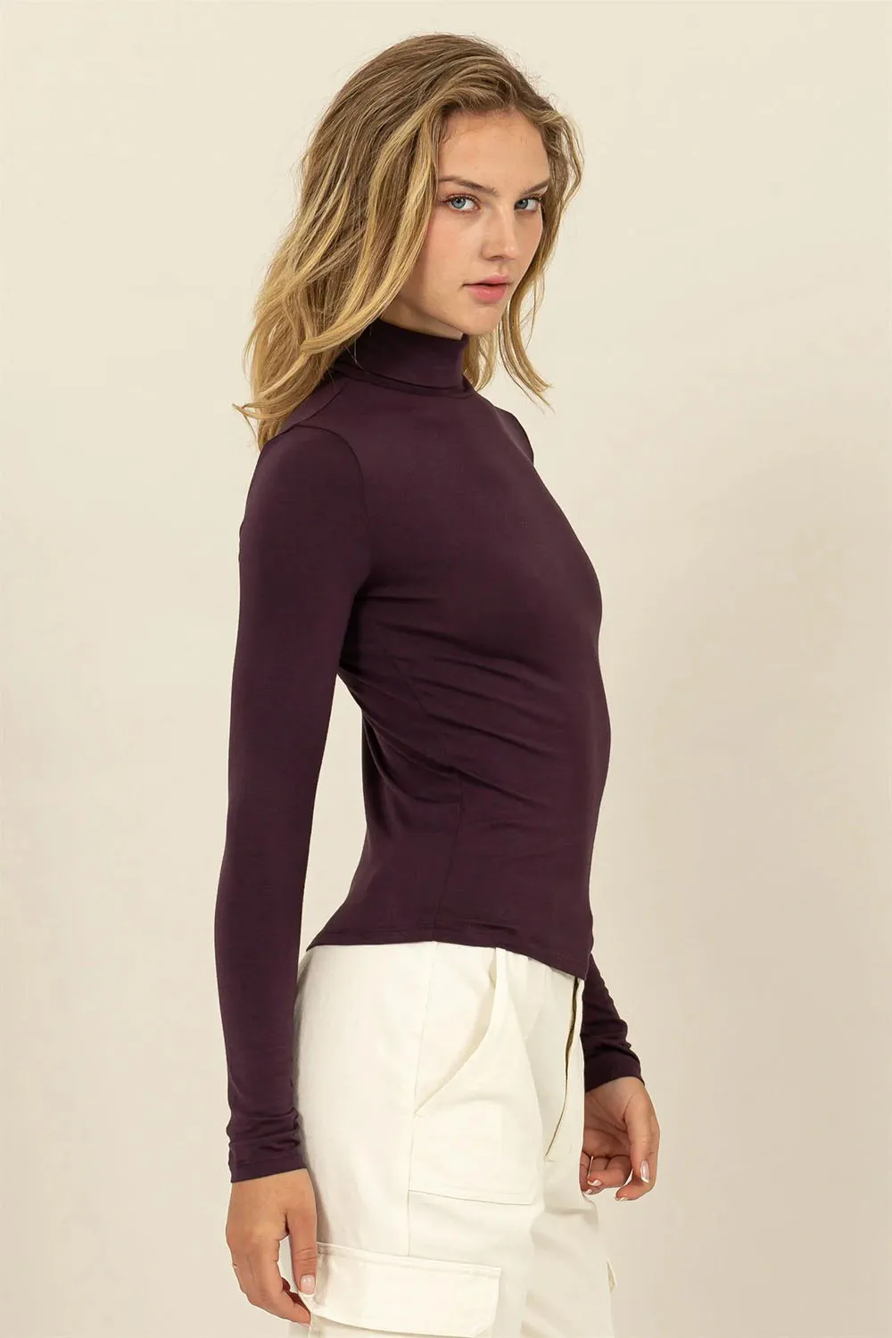 BASIC TURTLENECK TOP