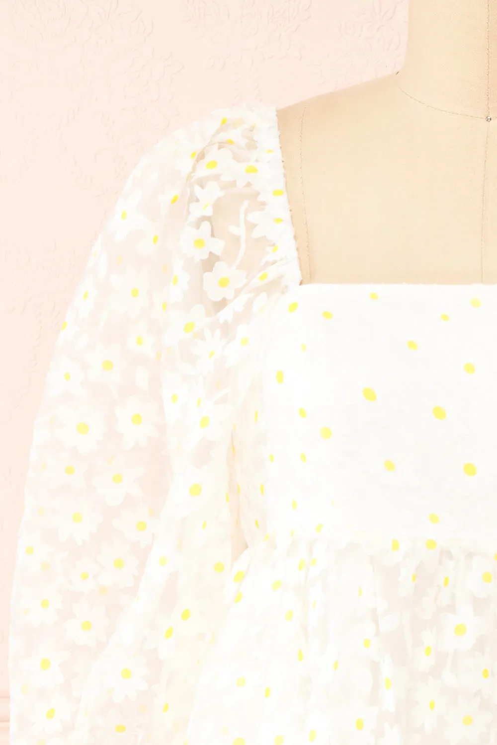 Bina | White Babydoll Dress w/ Daisies