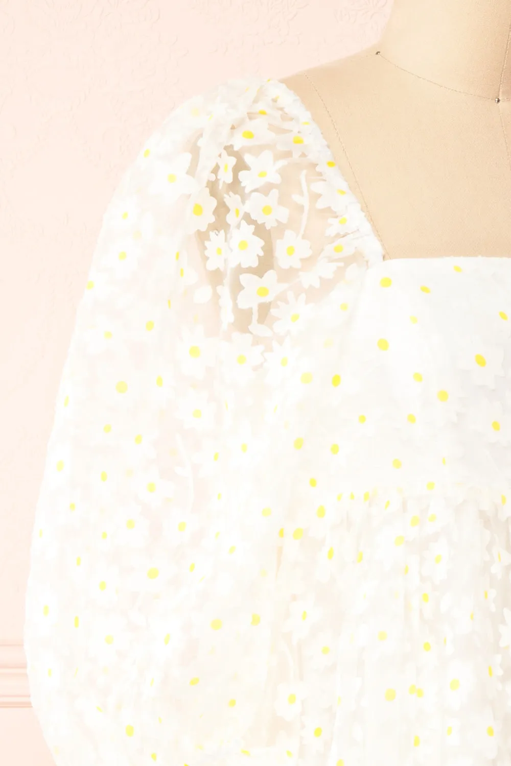 Bina | White Babydoll Dress w/ Daisies