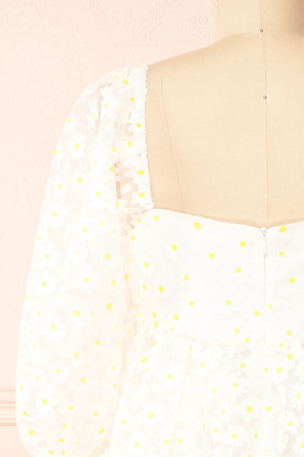 Bina | White Babydoll Dress w/ Daisies