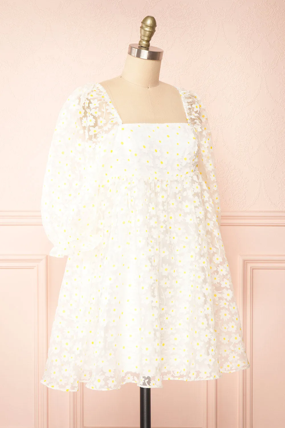 Bina | White Babydoll Dress w/ Daisies