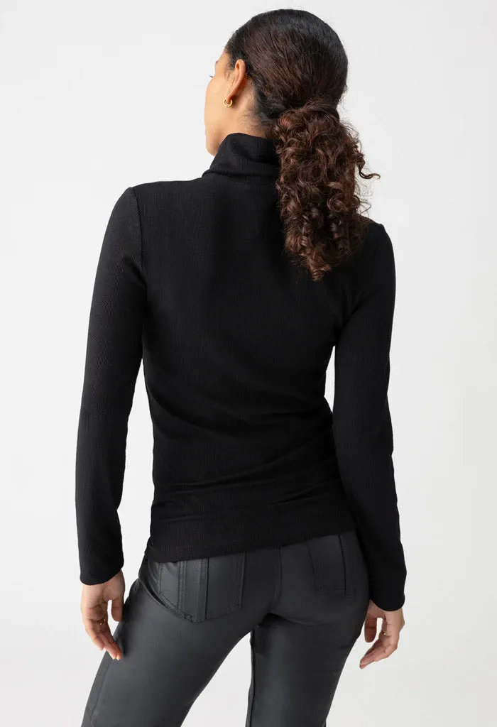 Essential Turtleneck-Black