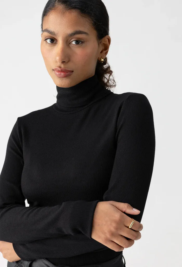 Essential Turtleneck-Black