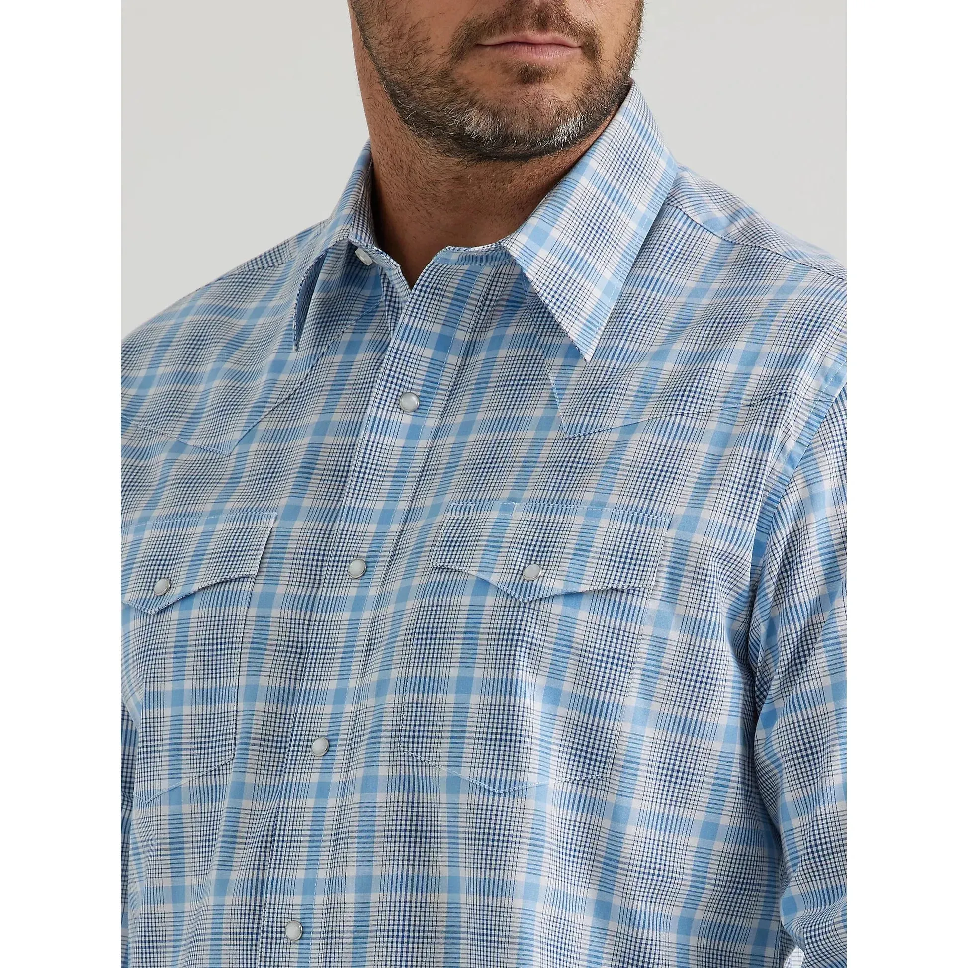 MEN'S WRANGLER RETRO® LONG SLEEVE SAWTOOTH SNAP POCKET WESTERN SHIRT IN SKY BLUE