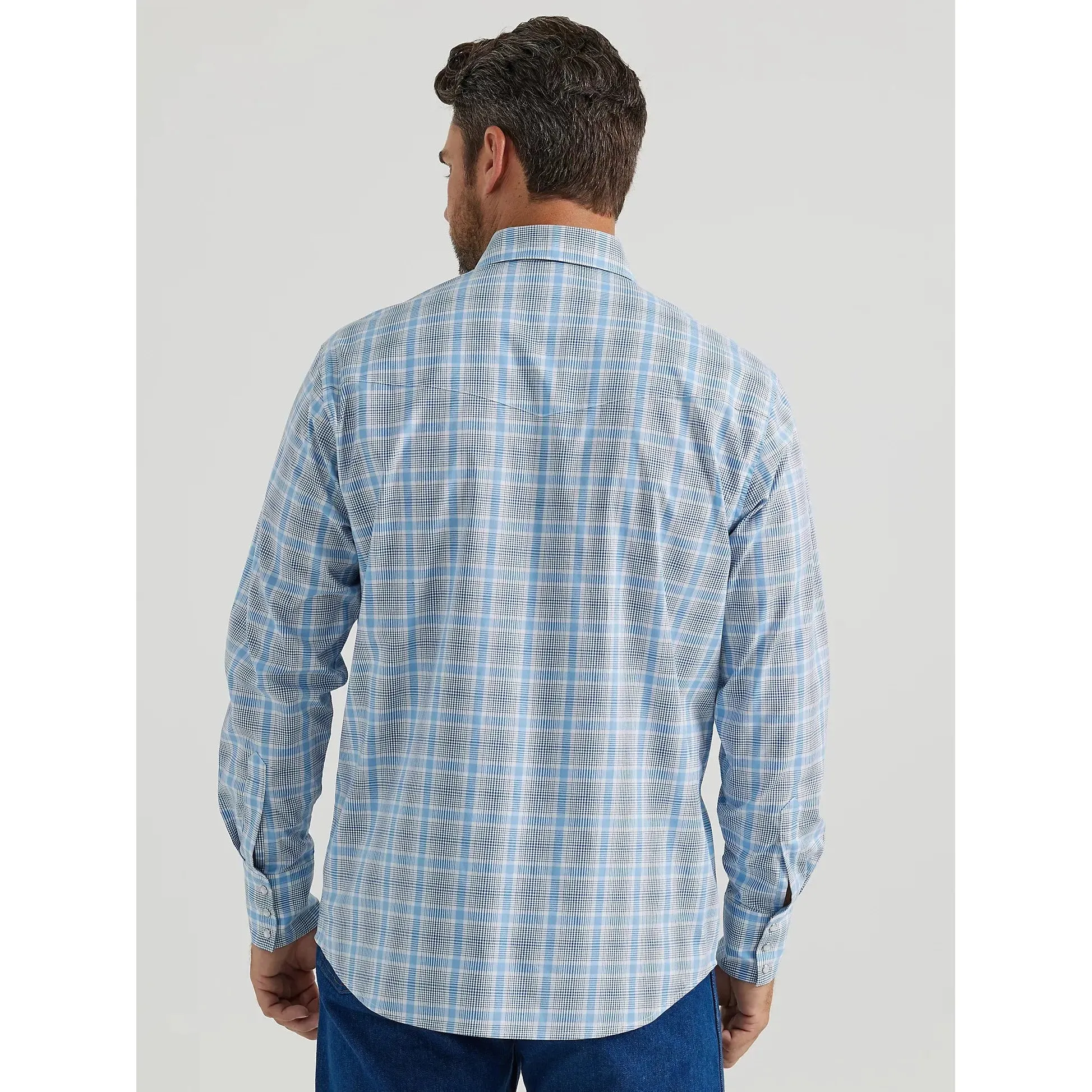 MEN'S WRANGLER RETRO® LONG SLEEVE SAWTOOTH SNAP POCKET WESTERN SHIRT IN SKY BLUE