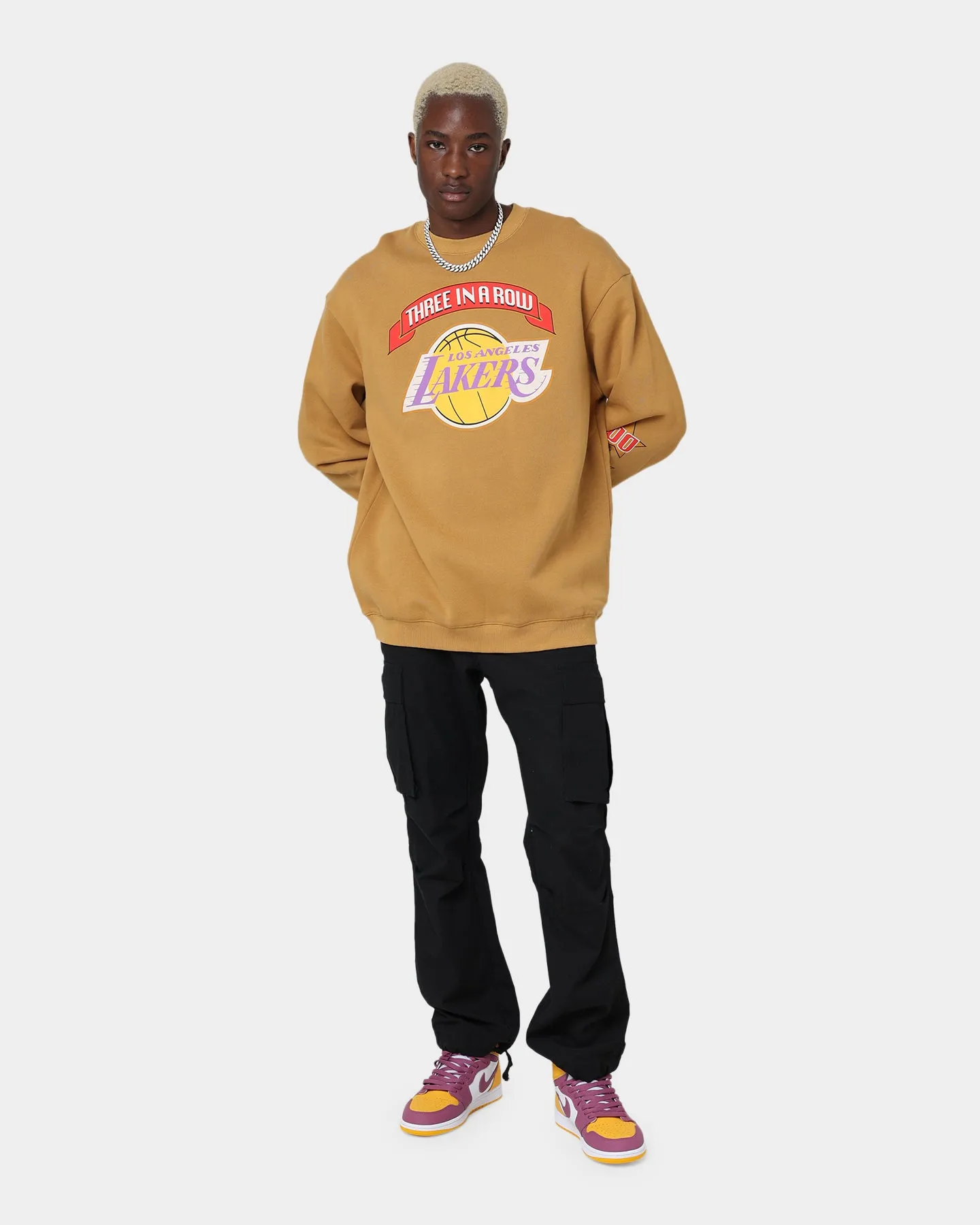 Mitchell & Ness Los Angeles Lakers 3-Peat Crewneck Bone Brown