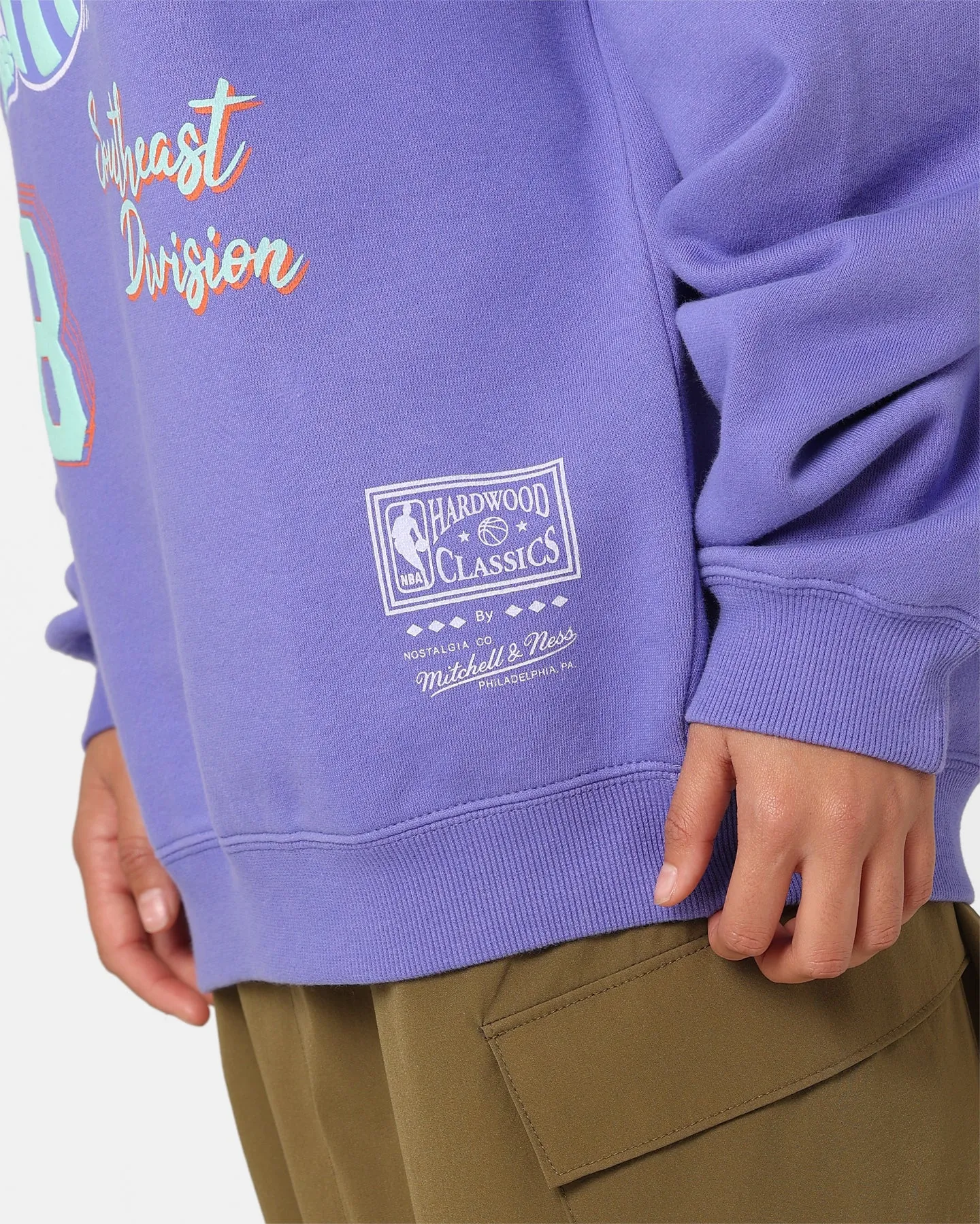 Mitchell & Ness Women's Charlotte Hornets Logo Crewneck Purple