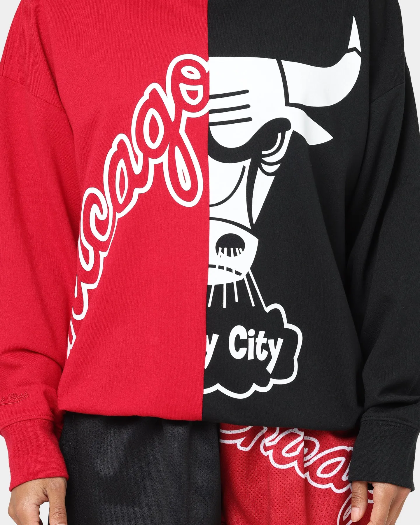 Mitchell & Ness Women's Chicago Bulls Big Face 5.0 Crewneck Red