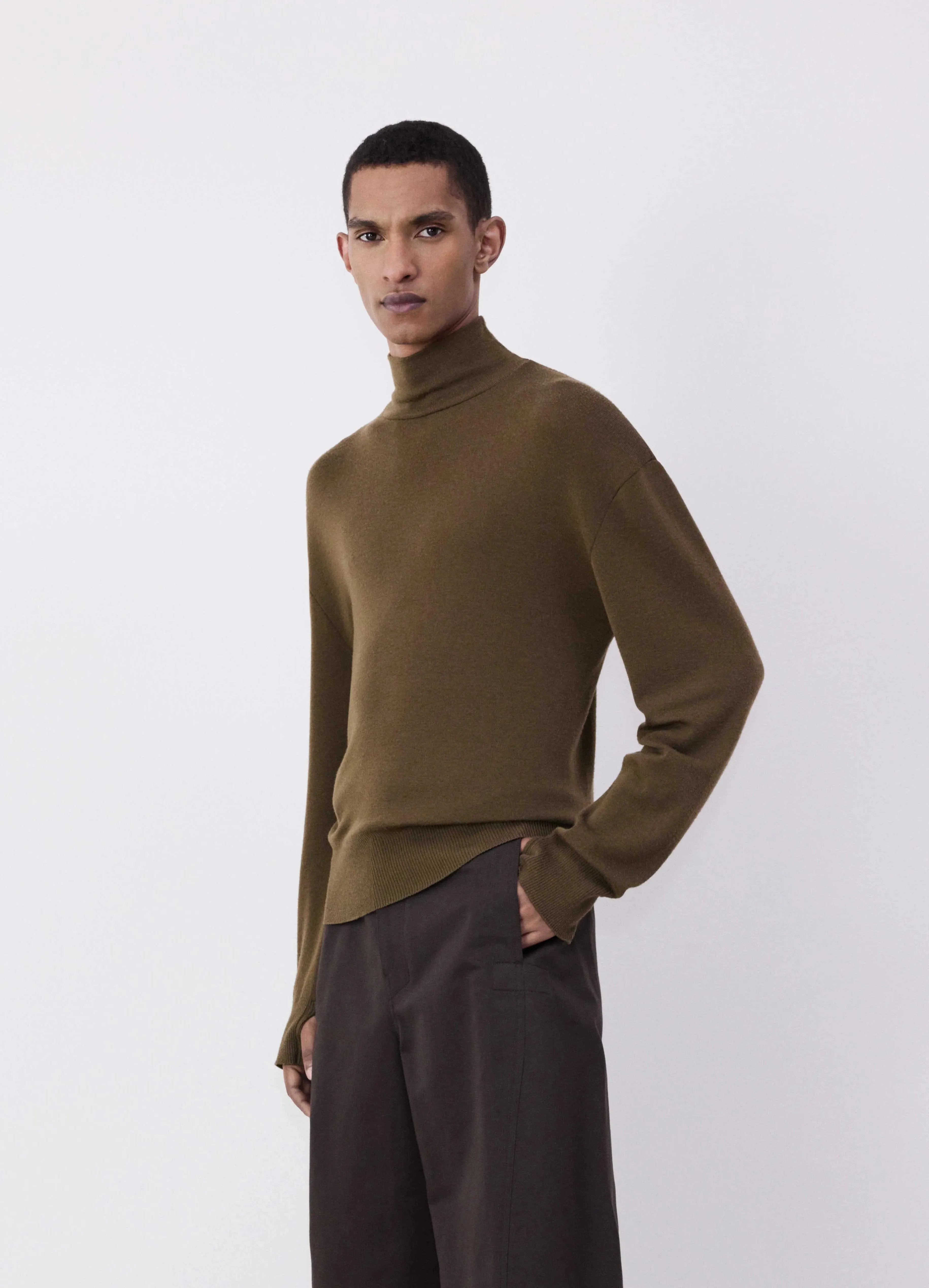 SEAMLESS TURTLE NECK TOP